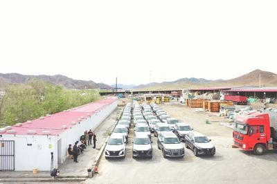 青河縣塔克什肯口岸 領(lǐng)跑新疆公路口岸貨運(yùn)，公路國(guó)際貨代功不可沒(méi)